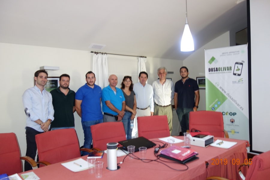 Asistentes a la jornada DOSAOLIVAR en la sede Social de DCOOP en Antequera.