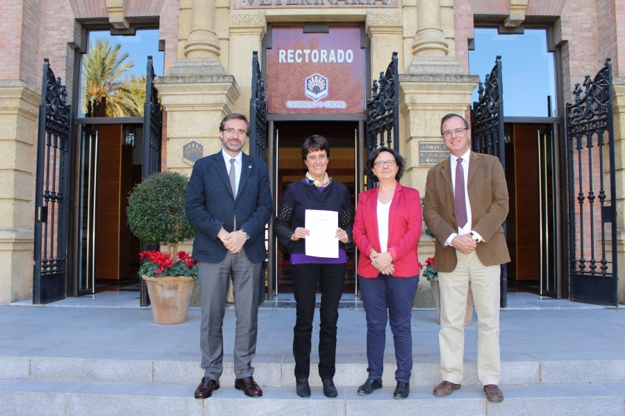 De izquierda a derecha, Juan Gómez Ortega, Elisa Viñuela Sandoval, María Teresa Roldán y Pedro Jordano