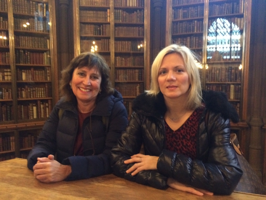 Las profesoras Ana Garrido y Dolores Pérez