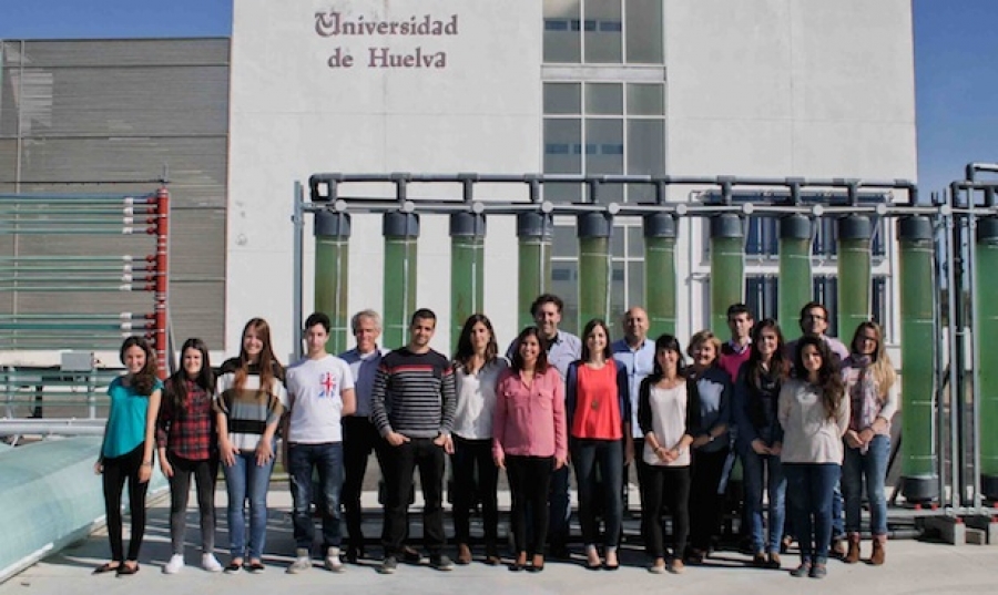 Equipo de investigadores de la Universidad del ceiA3 que estudia las microalgas.