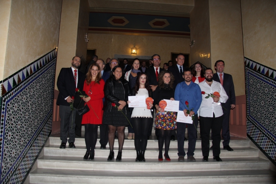 Foto de familia de autoridades y premiados