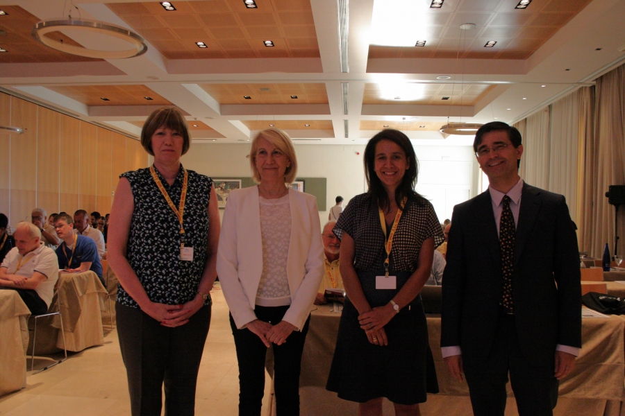 Hillary Bollan, presidenta de la Sociedad Internacional de Espectrometría de Movilidad Iónica; Carmen Pueyo, vicerrectora de Investigación; Lourdes Arce, organizadora del congreso; y Manuel Aguilar, vicedecano de Calidad y Extensión Universitaria de la Facultad de Ciencias.