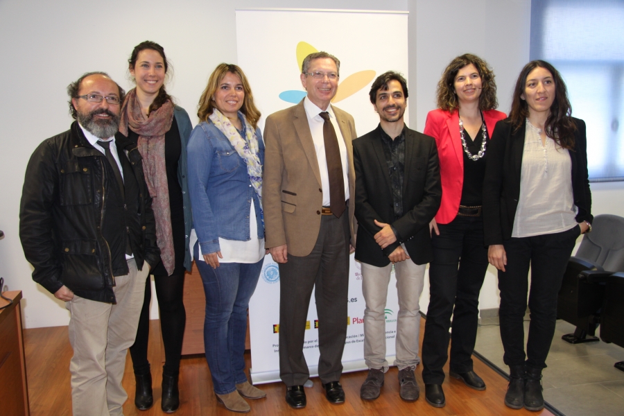 El equipo técnico junto a las autoridades en Almería