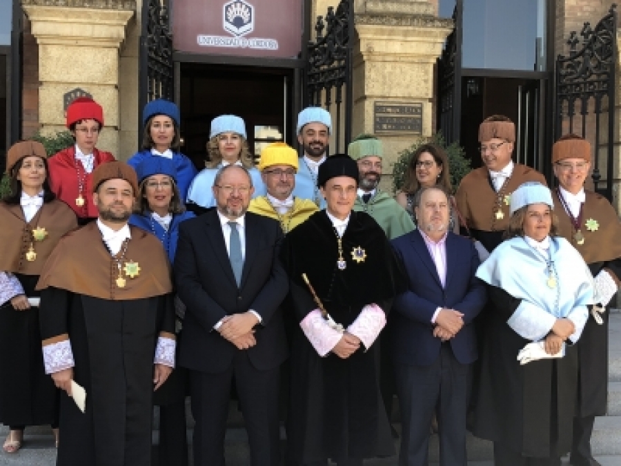 Foto de familia tras el acto de toma de posesión.