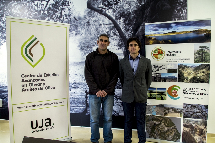 Roberto García, a la izquierda, junto al investigador Julio Calero, del Centro de Estudios Avanzados en Ciencias de la Tierra