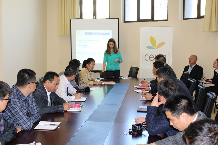 Lola de Toro, durante su presentación a la delegación china