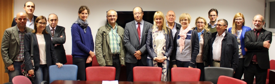 Fotografía de familia de la recepción en la Universidad de Córdoba a representantes de la Asociación Internacional de la Seguridad Social 