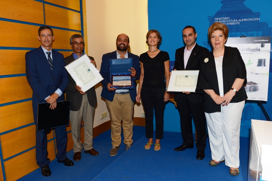  Carlos Cañasveras (el tercero por la izquierda), en la foto de familia con autoridades y premiados