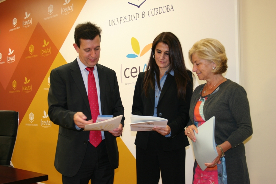 Justo Castaño, Leticia Deschamps y Carmen Galán, en la presentación del Seminario